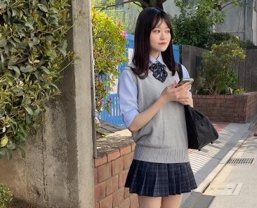 タイトルは「17時間着用【個人撮影】白ぱんつちゃん_記念にゴム無し生ハメSEXしてあげましたw（534CRT-074）」。AV女優名は小森はるき。