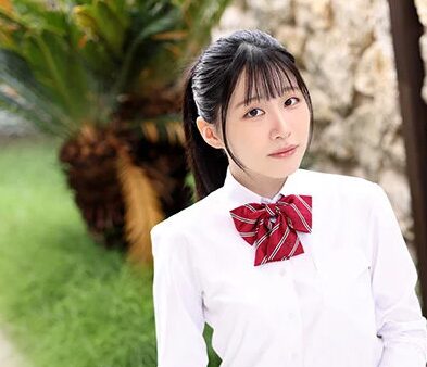 タイトルは「えっ！！初体験の相手は60歳！？この子、筋金入りの年上好きです。 ’おじさんたちを虜にするピュアすぎるマゾ少女 みなみちゃん’(PIYO-222)]の女優名は白百合みなみ。女優名は白百合みなみ。