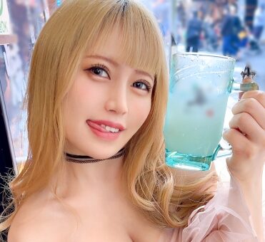 バ先で手あたり次第ヤリまくる金髪巨乳GALの女優名は白浜美羽。