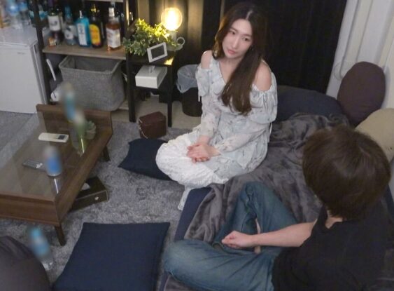 作品名は「【BARの隣で飲んでた美女から逆ナン！？】スレンダー美女と一夜限りの胸踊るまぐわい。ヨダレが出るほどの圧倒的抱かせろボディと甘美な嬌声にセックスを禁じ得ない。 百戦錬磨のナンパ師のヤリ部屋で、連れ込みSEX隠し撮り 408（200GANA-3251）」。女優名は小谷舞花。