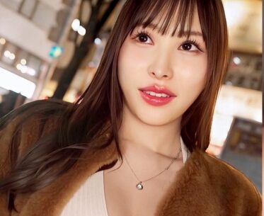 作品名は「子持ちのスライム爆乳人妻、晒します。野外ごっくん.息子が寝てる家で不倫.肉厚巨尻.連続中出し.「ああっパパ…ごめんなさい…」【オナペットNo.1_みゆ】」。女優名は広瀬美結ちゃん。