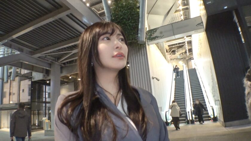 タイトルは「超絶美人神ボディの持ち主を渋谷でナンパ！自慢の手コキテクニック披露でイカせられそうに！綺麗な黒髪ロングとGカップのおっぱいを揺らして騎乗位で責めまくる姿に悶絶必須！ マジ軟派、初撮。 2205（200GANA-3259）」。女優名は似鳥日菜。