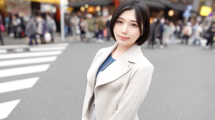 タイトルは「これが日本のおもてなしガール！相手の興奮が自分の快楽？！上品で綺麗な美人さんなのに超ご奉仕SEXで何度もエクスタシーを感じるド変態！フェラは玉からじっくり派で暴発寸前の危機！ マジ軟派、初撮。 2202」。女優名は真野祈。