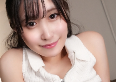 タイトルは「【Iカップレンタル彼女とハメ撮りバースデーナイト!】21歳の誕生日を迎えた超乳美女がハメ撮りで敏感に喘ぎ、コスプレSEXでガチイキ連発!【あまちゅあハメREC#あめちゃん#レンタル彼女】(MFCS-184)」。女優名は雨宮ひびき。