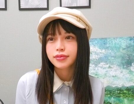タイトルは「【ドM画家の大量潮吹き】現役画家の性的欲求満たします♪色白細身のドM美女が積極フェラでチ●コを搾り取る！チ●コを咥えながら潮吹きが止まらないw頭を押さえつけ強烈ピストン→顔面に大量ぶっかけ！！【可憐な隣人】【わこ】（MAAN-1115）」。女優名は水原わこ。