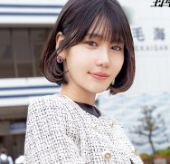 タイトルは「【旦那公認セックス旅】性欲旺盛若妻さんがビクビク絶頂連発！尻を叩けば叩くほどぐちょ濡れになるマ●コにチ●コを突っ込むと顔歪ませて喘ぎまくってますわwww家庭じゃ味わえないセックスを味あわせてやりました(爆) at稲毛海岸駅（336KNB-385）」。女優名は梅田みなみ。
