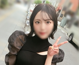 タイトルは「【中出し懇願SEX】久しぶりのSEXで性欲が溜まった小悪魔ちゃんが痴女テクを見せてくるが、逆に責め返したら、身体をピクピクと痙攣させて、イキ狂うほどのドM女に変貌しましたwww お漏らしはするわ、激ピスでイキまくってカラダをよがらせまくるわの濃厚ドエロSEXすぎた。でも、フェラテク、乳首舐め手コキはマジで暴発ものだねwww最後は、キャラ変にして、「もっと、おち○んぽください。」と懇願しまくりでした。【同人】素人セク子→ 同人撮影 15 【同人】素人セク子→ 同人撮影15」。AV女優名は七美まみ。