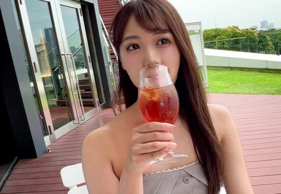 タイトルは「【Gcup高身長美脚の完全BODYな美女と快感SEX！】滅多にないお泊りで普段より積極的！懸命フェラやグラインド騎乗位でご奉仕！更に隣から丸見え...！？窓際立ちバックで羞恥心爆上がりw恥ずかしさで熱されたアツアツザー汁たっぷり中出し！【あまちゅあハメREC＃あお＃セフレ】（MFCS-187）」。AV女優名は蒼乃美月。