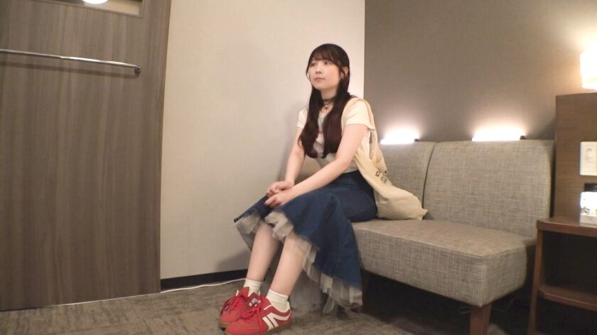 タイトルは「元気っ子大学生【もかちゃん】セックスが始まった途端M気質全開の猫ちゃんに大変身！！ 溜まりに溜まった性欲を全て吐き出す！！女子大生の性欲が大爆発！！！ マジ軟派、初撮。2225」。AV女優名は堺もか。