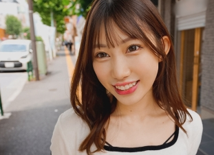 タイトルは「いちゃラブカップルのラブストーリー 巨乳彼女と朝起きて夜まで甘いお泊まり るる(MFCL-022)」。AV女優名は春乃るる。