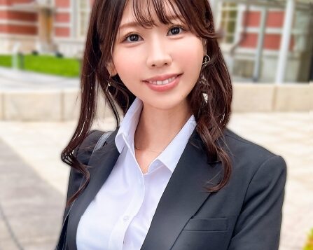 タイトルは「飲みの席でメス全開に出しまくる発情部下×G乳&美尻の完熟ボディ→ホテインからの即フェラ♪口内射精◇中出し◇ぶっかけと本能SEXの3連戦【ひなみ(IT企業勤務)】(MFC-349)」。AV女優名は藤森ひなみ。