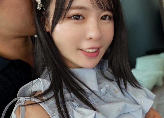 タイトルは【「ちょっと待ってぇ、気持ち良すぎるよぉぉ」禁欲解禁で感度バグった正統派美人ナースを生ハメ！！】久々の再会で湿りきったマ●コは感度MAX！可憐な顔して「中に出してぇぇ」とねだるド変態っぷり！ご褒美に子宮の奥まで濃厚精子をぶちまける！！【あまちゅあハメREC＃れいにゃ＃看護師】(MFCS-191)。女優名は黒島玲衣。