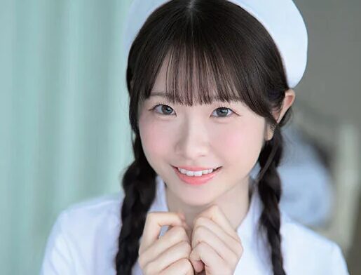 タイトルは「セクハラ！性欲処理！顔射！全部許してくれるシャイで優しい新人ナースさんはいつも顔面ザーメンまみれ 白上咲花（SNOS-047）」。女優名は白上咲花。