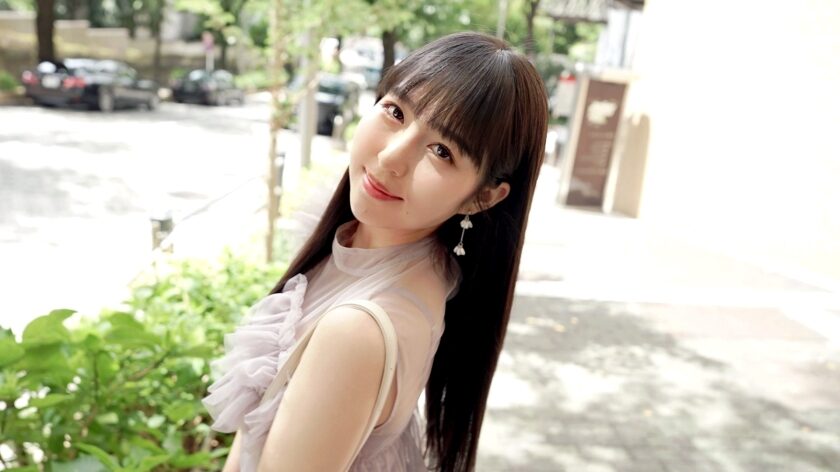 タイトルは「元アイドルがAVに！？気持ちイイと鳥肌が立ってくる敏感清楚！週3はオナニーを欠かさない彼女の淫靡な姿態を目に焼き付けろ！！ 【初撮り】ネットでAV応募→AV体験撮影2472(SIRO-5594)」。女優名は本城はな。