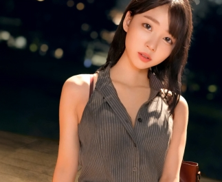 タイトルは「【陰キャのフリした淫キャ！？ホテルで豹変する性欲モンスターと中出し2連発！！】逆ナンしてきたスレンダー美女は清楚なフリして日常的に男漁り！？感度抜群！潮吹き連発！！自ら中出しを求めるド変態！！！【あまちゅあハメREC＃めぐ＃カフェ店員】（MFCS-189）」。女優名は美ノ嶋めぐり。