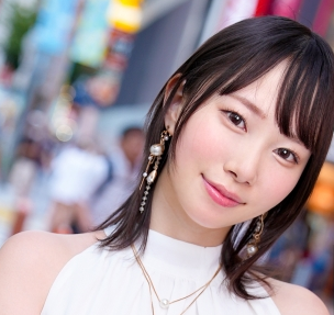 タイトルは「【透明感抜群Fカップ美女】清楚な見た目とは裏腹にセックスへの好奇心は超旺盛！濃厚手マンでカメラ水浸しの大量潮吹き！自ら男優に跨って大きな美尻を打ち下ろし杭打ちピストン！念願の立ちバックで激しく突かれエンドレス痙攣絶頂！日常では味わえない刺激に本能丸出し快楽堕ち！【Thanks Bitch】【アン】(MAAN-1138)」。AV女優名は野宮あん。