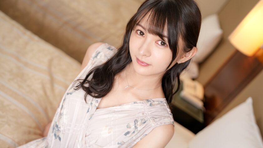 タイトルは「麗し百貨店員の淫乱なる姿態！高飛車な女かと思いきや従順なるドМで、執拗なイラマに涙を浮かばせながらも恍惚な表情を浮かべて悦ぶ。 【初撮り】ネットでAV応募→AV体験撮影 2487(SIRO-5598)」。AV女優名は幸村泉希。