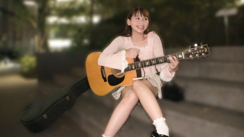 タイトルは「銀座でギターを弾いてるヤツは注意しろwww性欲ムラムラ注意報が発令しており、ギターを弾く以外にオナニーで交響曲を弾いてた！イマドキの面白女だった！！ マジ軟派、初撮。2244（200GANA-3331）」。AV女優名は花鳥斗架。