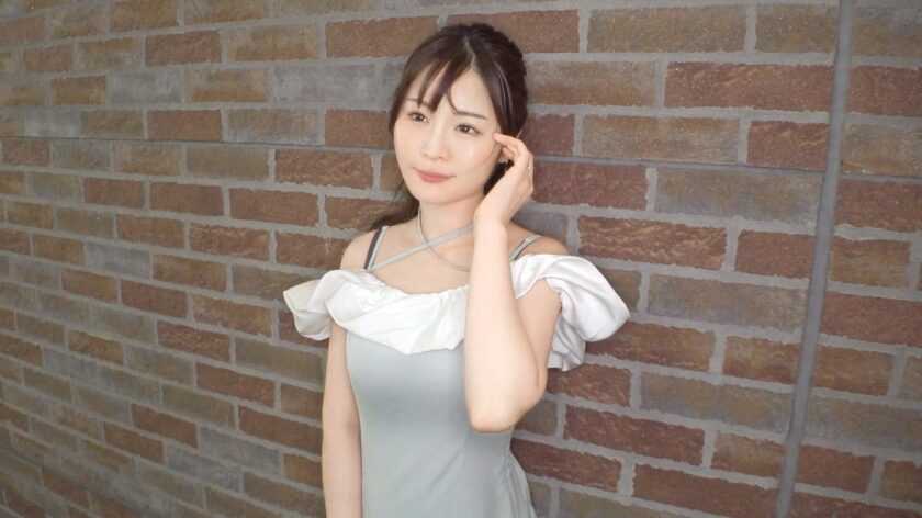 タイトルは「かつて愛した男は職場不倫…だからコッチはマッサージ不倫を決行だッ！！S○Xレスで欲求不満な結婚5年目美女をアロマやオイルでヌルテカオイル食い！！性欲旺盛な美人妻の定点隠し撮りの、本能丸出しのイキ様を見逃すな！！マジ軟派、初撮。2245(200GANA-3332)」。AV女優名は相沢澪。