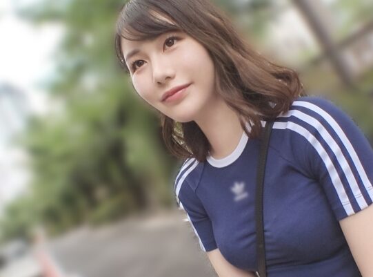 タイトルは「新しいセフレの誕生！？素人感漂う美人さんを願いのままイカセまくる！ マジ軟派、初撮。2246（200GANA-3295）」。AV女優名は塚本さや。