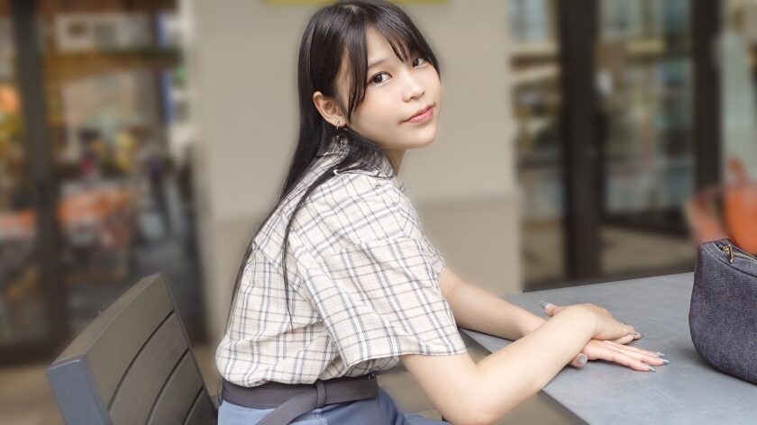 タイトルは「【こういうのが一番エロい】【地味めな女の子が隠れ巨乳だった件】大人しそうな顔してチンコ入れたらガンガン喘ぎまくりの地味子ちゃん！Fカップのおっぱいブルンブルン揺らしながら感じまくる姿は圧巻すぎる！ 【初撮り】ネットでAV応募→AV体験撮影 2495（SIRO-5602）」。AV女優名は音羽ゆうあ。