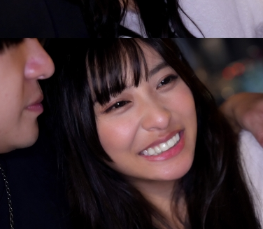 タイトルは、【MAAN-1145】【ぐしょマン痙攣絶頂】既婚者でも男優とヤりたい！パイパン美人とこっそり密会セックス！真っ赤な情熱ランジェリー姿で潮吹きスプラッシュ！「だめだめそこだめぇ♪」イキまくるスケベ顔に大量ぶっかけマーキング♪即2回戦で精液まみれのままハメ倒す！【Thanks Bitch】【ヒナ】。AV女優名は似鳥日菜。