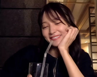 タイトルは、【MFCW-067】「再会した元カレとワンナイトを目論む不貞妻」同窓会マジックで人妻が発情しまくり！？元カレの巨チンに終始イキっぱなし！！オモチャ～ローション～顔射～中出しと性欲剝き出しの2連戦！！【いつき/26歳/結婚3年】。AV女優名は幸村泉希。